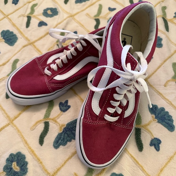 EUC Women’s size 8 Old Skool Vans, maroon and white, - Picture 2 of 7